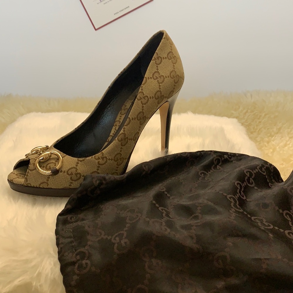 Gucci pumps